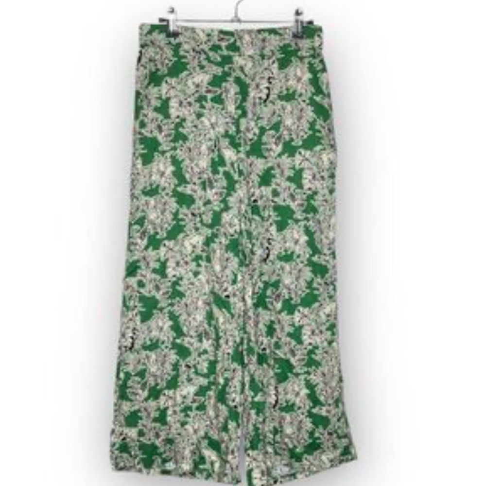 C&C California Green and Cream Floral Capris
